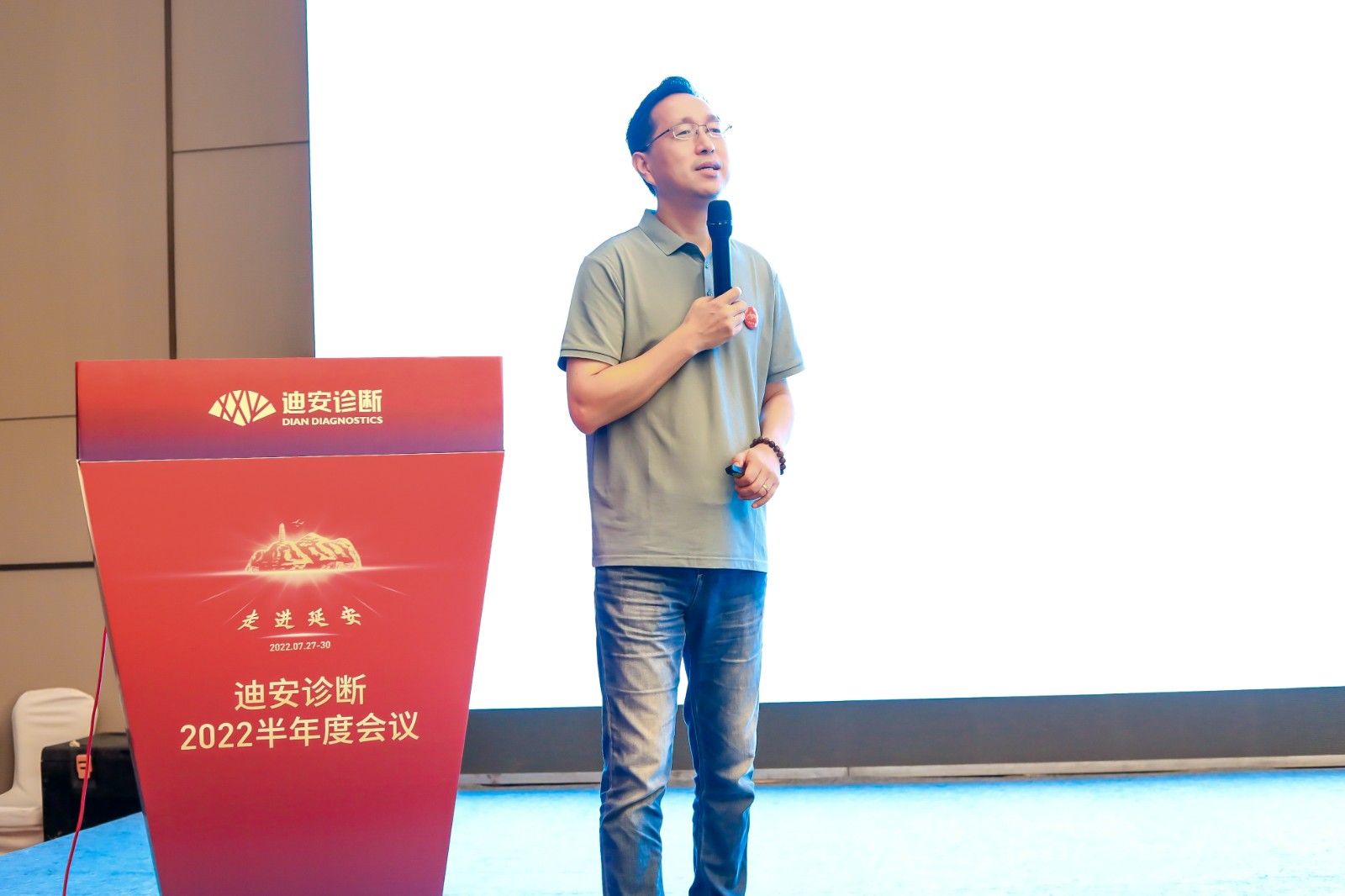 姚震.jpg